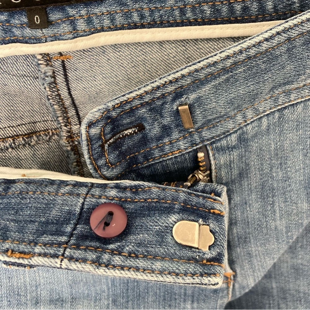 Theory Medium Wash Straight Leg Denim Jeans with Hidden Clasp Button, Size 0 - Picture 6 of 6